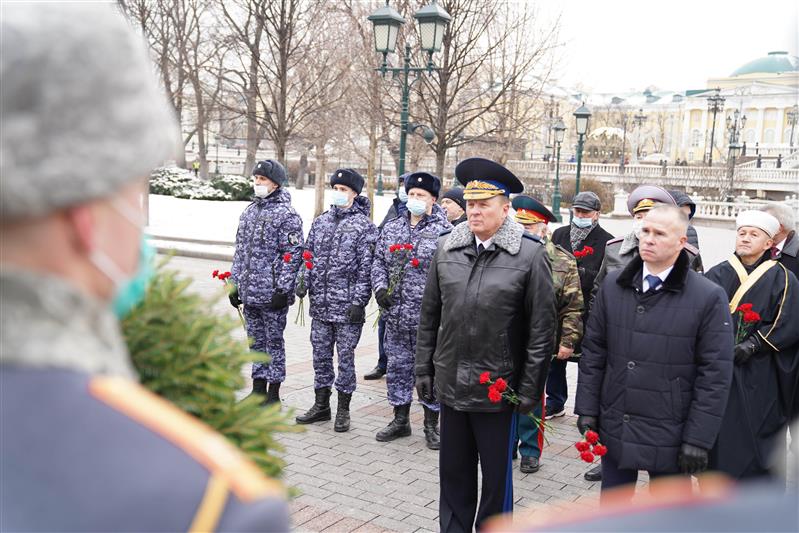 Сотрудники центра спецназначения вневедомственной охраны Росгвардии почтили память неизвестных солдат