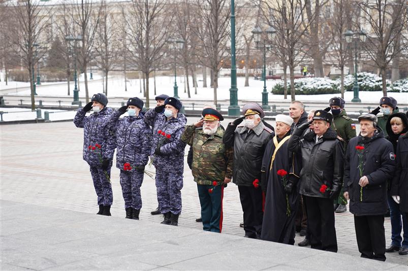 Сотрудники центра спецназначения вневедомственной охраны Росгвардии почтили память неизвестных солдат