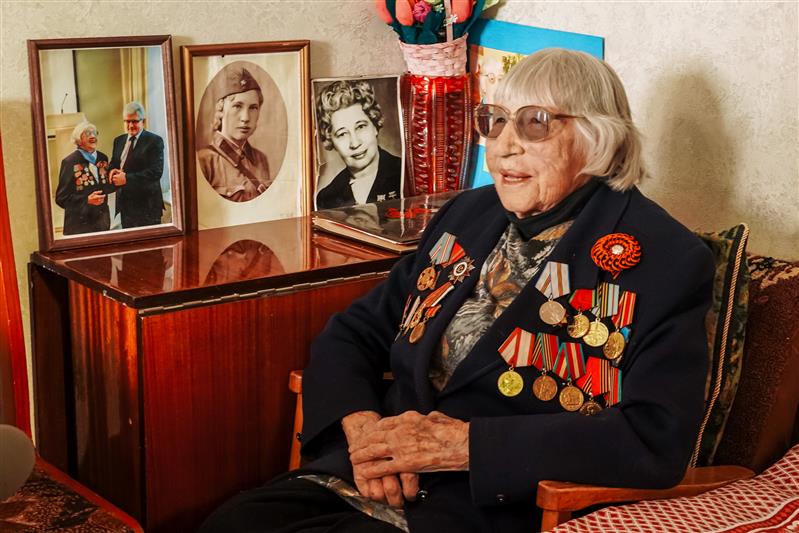 В Воронежской области росгвардейцы парадом поздравили со 102-летием ветерана Великой Отечественной войны