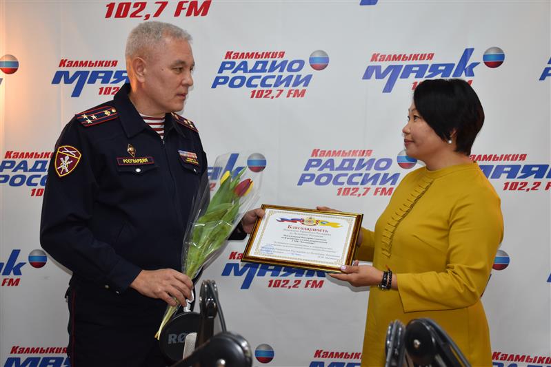 Представитель Росгвардии поздравил с юбилеем службу радиовещания ГТРК «Калмыкия»