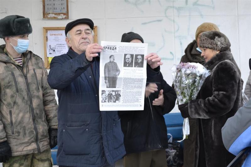 На Южном Урале Росгвардия концертом у дома поздравила с 95-летием ветерана-фронтовика 