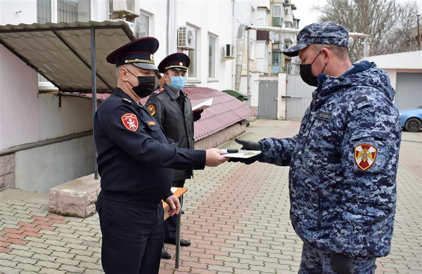 Новые патрульные автомобили получили сотрудники Росгвардии в Крыму