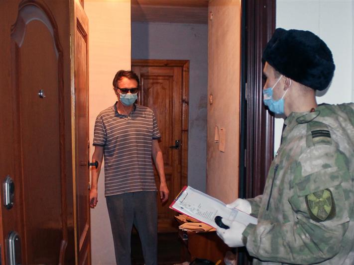 На Алтае росгвардейцы оказывают адресную помощь пожилым людям в рамках акции «Мы вместе»