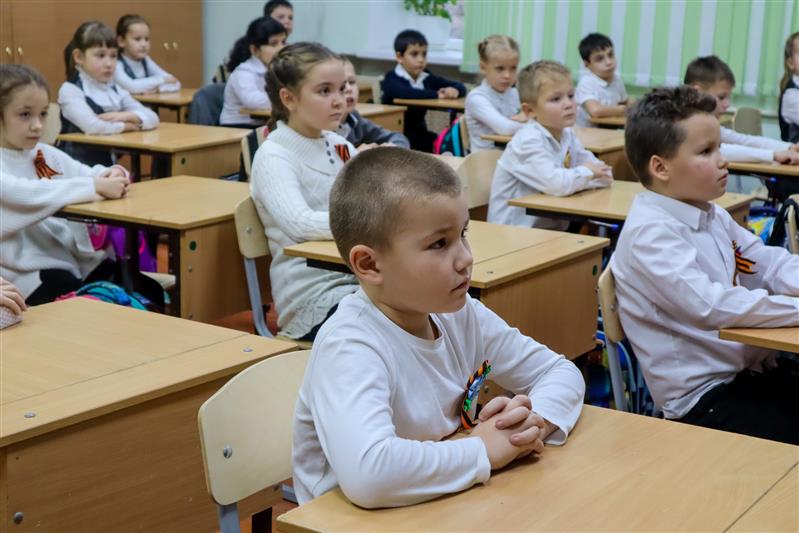 Сотрудники Росгвардии провели тематическое занятие с учениками  ставропольского лицея в День Неизвестного солдата