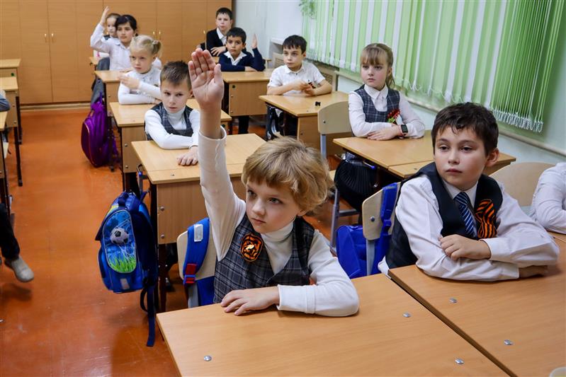 Сотрудники Росгвардии провели тематическое занятие с учениками  ставропольского лицея в День Неизвестного солдата