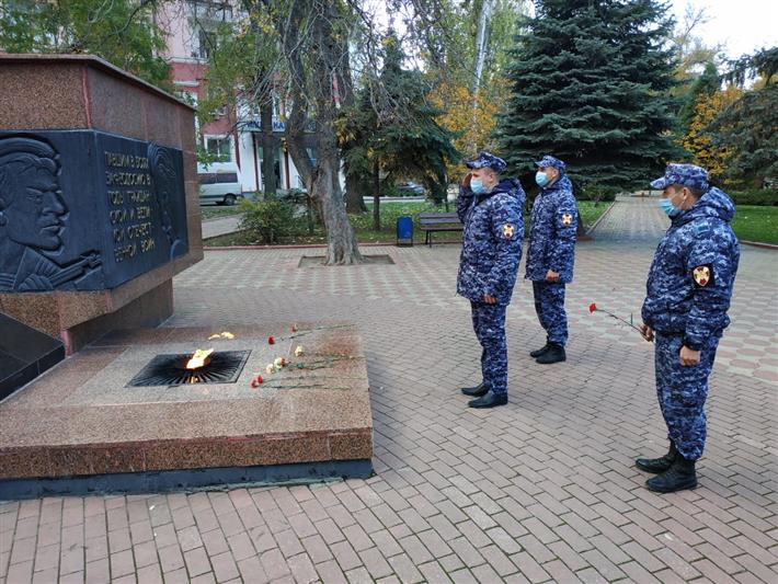 В субъектах Южного федерального округа росгвардейцы присоединились к мероприятиям, посвященным Дню Неизвестного солдата