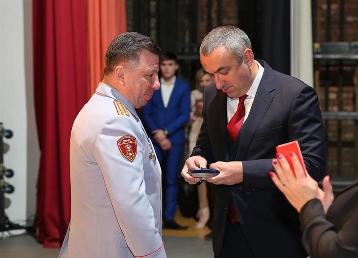 В Ленинградской области начальник отдела вневедомственной охраны Росгвардии награжден  знаком отличия «За заслуги перед городом Волховом»