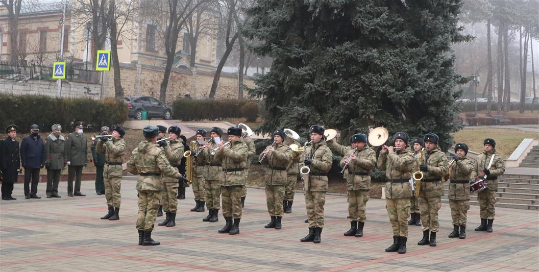 В Северо-Кавказском округе Росгвардии прошли торжественные мероприятия, посвященные Дню Неизвестного солдата
