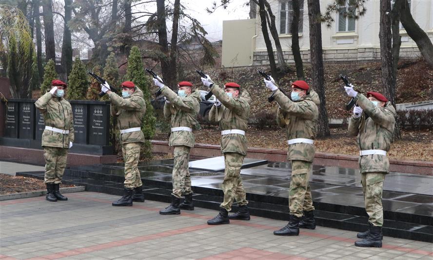 В Северо-Кавказском округе Росгвардии прошли торжественные мероприятия, посвященные Дню Неизвестного солдата