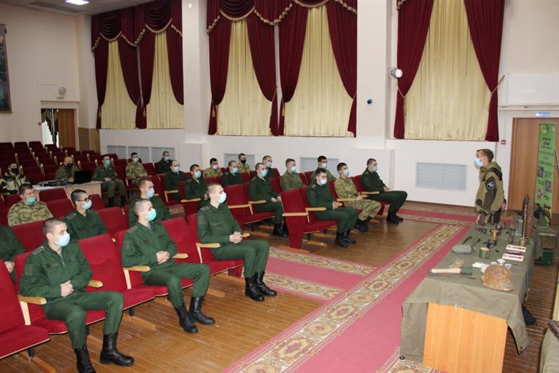 Накануне Дня неизвестного солдата в калиновском соединении Росгвардии  состоялась встреча военнослужащих с поисковиками