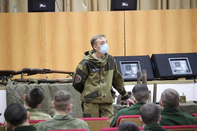 Накануне Дня неизвестного солдата в калиновском соединении Росгвардии  состоялась встреча военнослужащих с поисковиками