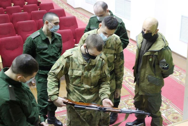 Накануне Дня неизвестного солдата в калиновском соединении Росгвардии  состоялась встреча военнослужащих с поисковиками