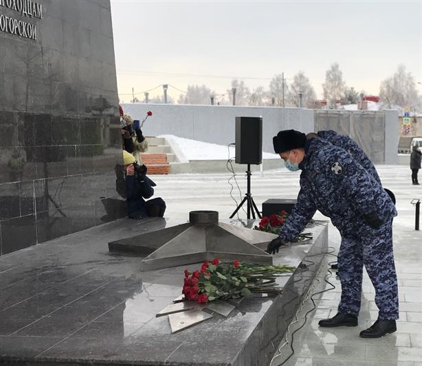 Начальник югорского управления Росгвардии принял участие в памятных мероприятиях в День Неизвестного солдата