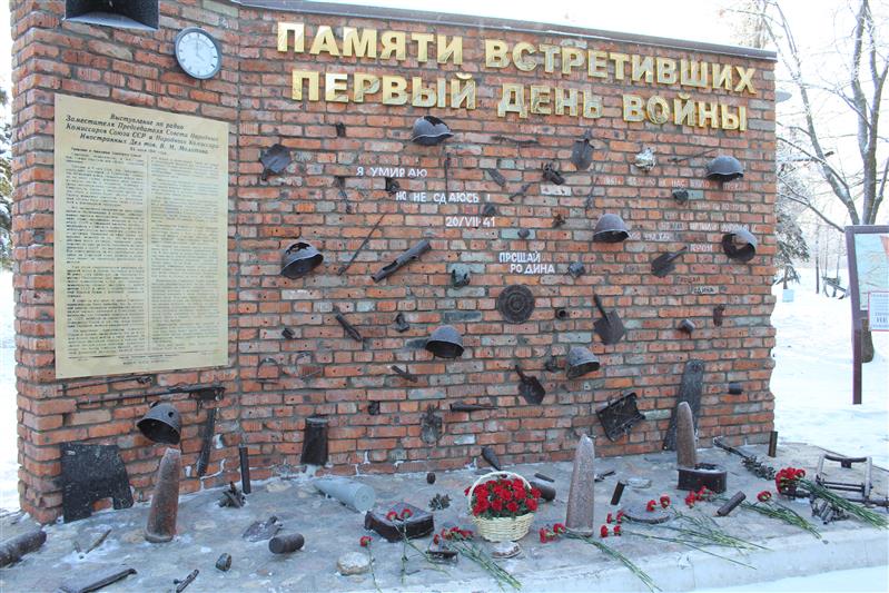 В День Неизвестного солдата росгвардейцы приняли участие в открытии Стены Памяти в Саратове