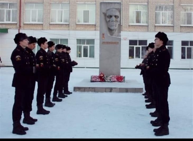 Военнослужащие, сотрудники и кадеты Росгвардии из Тюмени почтили память пропавших без вести защитников Отечества