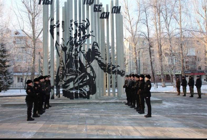 Военнослужащие, сотрудники и кадеты Росгвардии из Тюмени почтили память пропавших без вести защитников Отечества