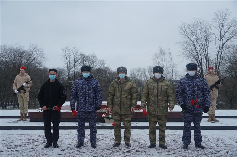 В Северо-Западном округе Росгвардии прошли мероприятия, посвященные Дню Неизвестного солдата