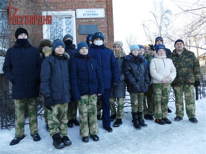 Военнослужащие иркутской эскадрильи Росгвардии почтили память военного лётчика Героя России Петра Егорова