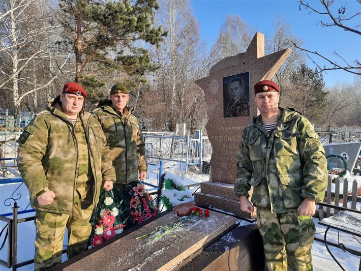 В Новосибирске росгвардейцы встретились с матерями и вдовами погибших товарищей
