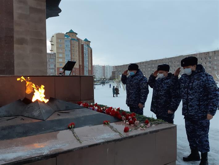 На Ямале росгвардейцы приняли участие в мероприятия, приуроченных ко Дню неизвестного солдата (видео)