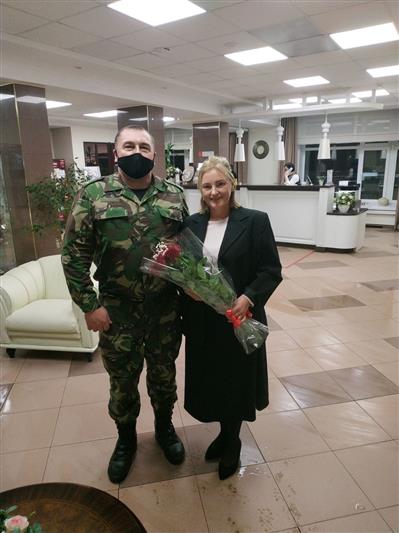 Сотрудники сыктывкарского ОМОН поздравили с Днем матери вдову погибшего сослуживца