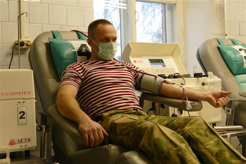 Омские росгвардейцы приняли участие в донорской акции 