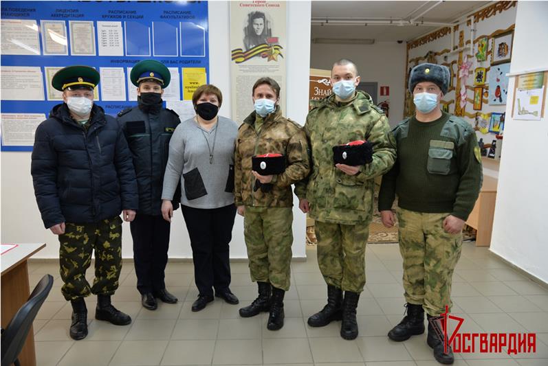 Росгвардейцы посетили труднодоступные поселки Югры с проектом «Герои прошлого и настоящего» 