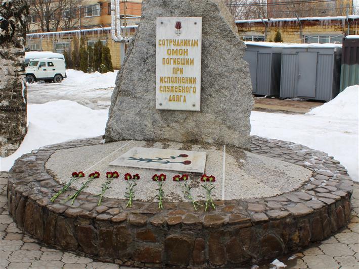 Сотрудники ставропольского ОМОН  почтили память погибших сослуживцев