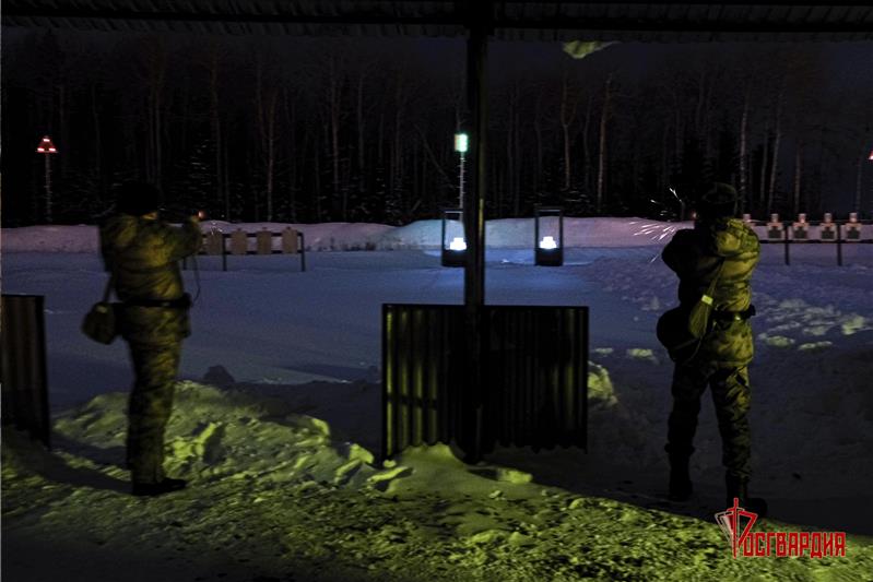 Военнослужащие и сотрудники управления Уральского округа Росгвардии провели стрельбы и решили огневые задачи (видео)