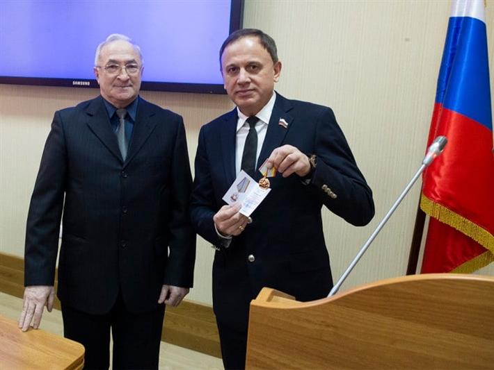Заместитель председателя Архангельской городской Думы награжден за помощь ветеранскому движению Росгвардии 