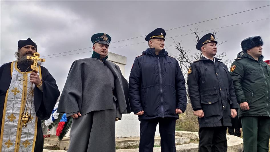 Севастопольские росгвардейцы почтили память легендарного контр-адмирала Владимира Истомина