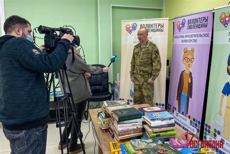 Росгвардия присоединилась к благотворительной акции книгодарения в Смоленске