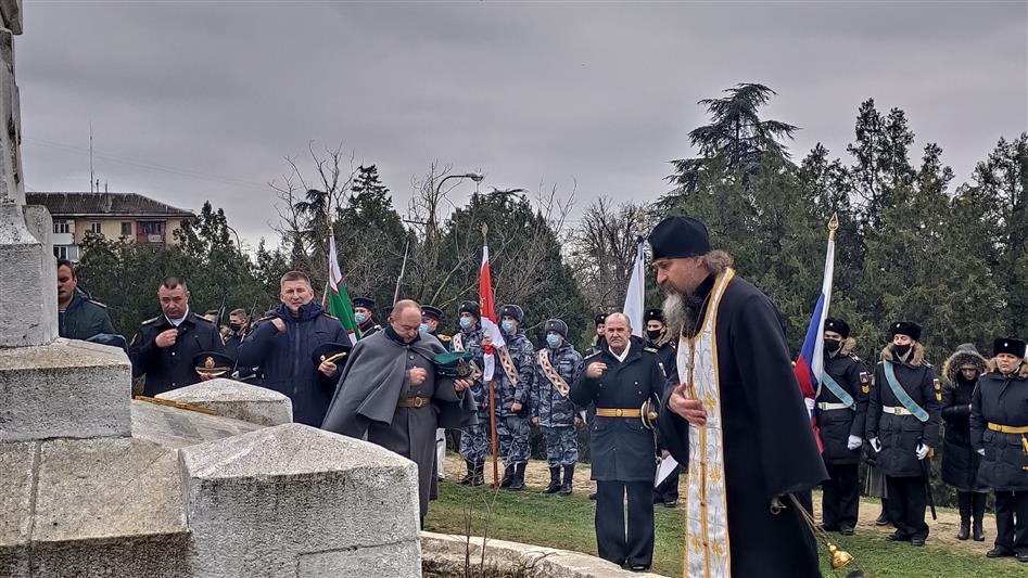 Севастопольские росгвардейцы почтили память легендарного контр-адмирала Владимира Истомина