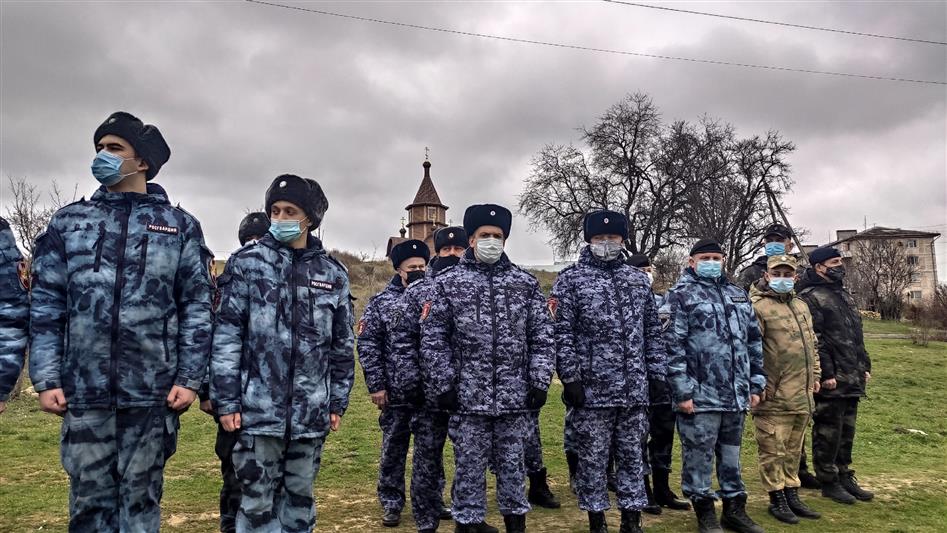 Севастопольские росгвардейцы почтили память легендарного контр-адмирала Владимира Истомина