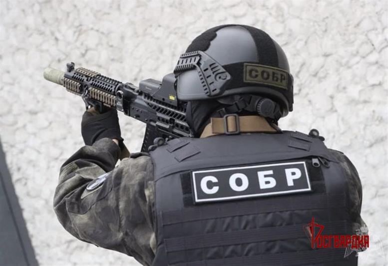 В Тюмени сотрудники СОБР оказали содействие полиции в задержании подозреваемого в вымогательстве и грабеже