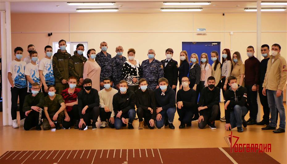 На Ямале офицеры Росгвардии   встретились  с  активистами молодежного движения 