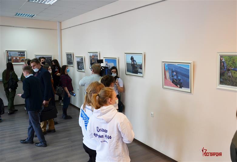 Тамбовские росгвардейцы открыли фотовыставку «Войска правопорядка. События и лица»