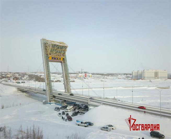 На Ямале росгвардейцы присоединились к флэшмобу в честь седьмой годовщины воссоединения Крыма с Россией (видео)