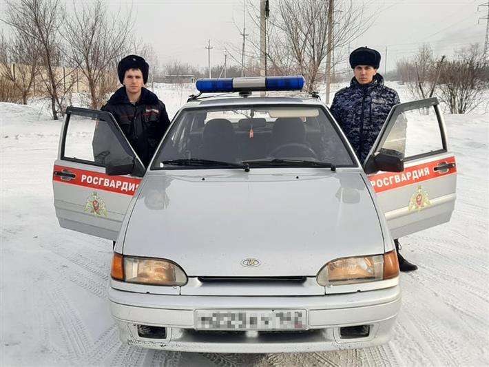 В Кузбассе росгвардейцы с поличным задержали серийного грабителя сотовых телефонов  