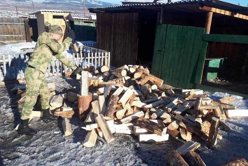 Росгвардейцы из Бурятии продолжают оказывать помощь семьям погибших правоохранителей