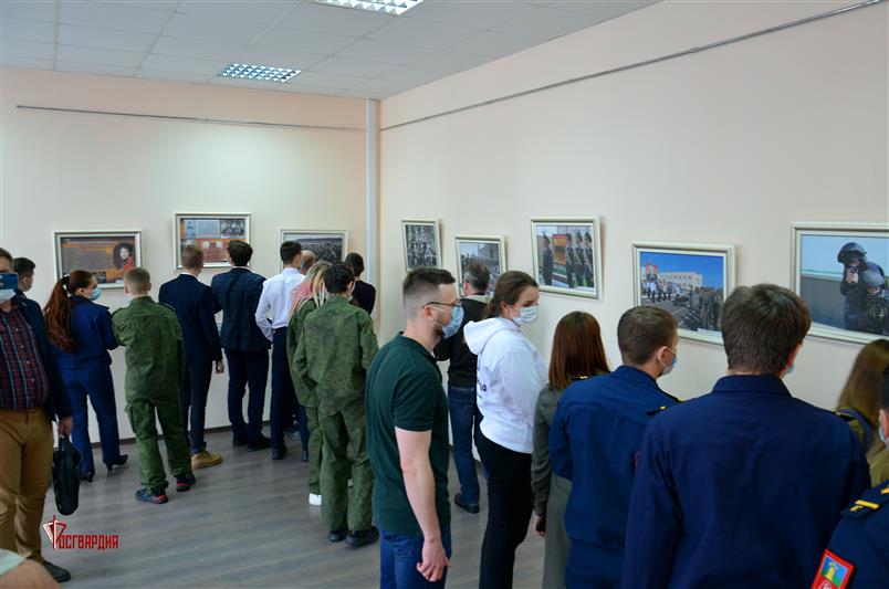 Тамбовские росгвардейцы открыли фотовыставку «Войска правопорядка. События и лица»