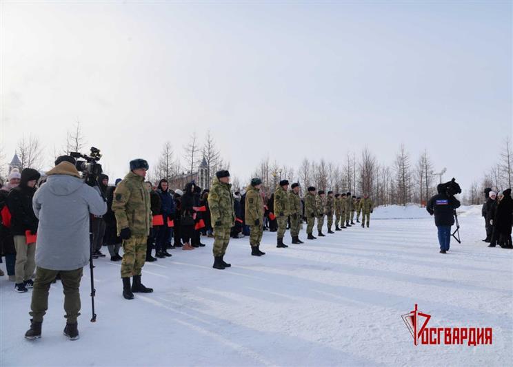 На Ямале росгвардейцы присоединились к флэшмобу в честь седьмой годовщины воссоединения Крыма с Россией (видео)