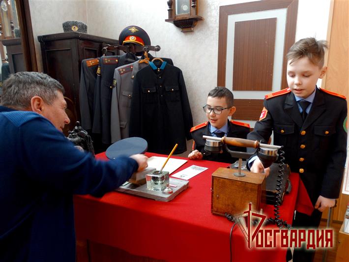 Ветераны Росгвардии организовали для подшефных экскурсию в музей истории органов внутренних дел Зауралья