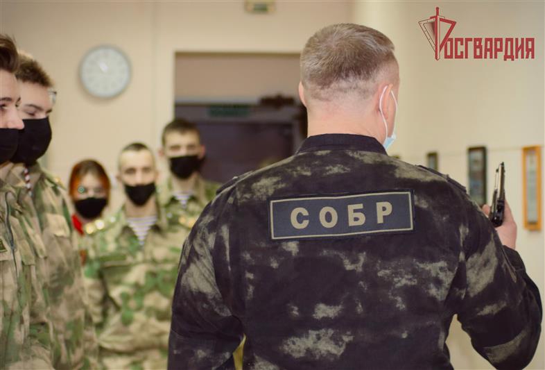 Кадеты Росгвардии посетили благовещенский СОБР 