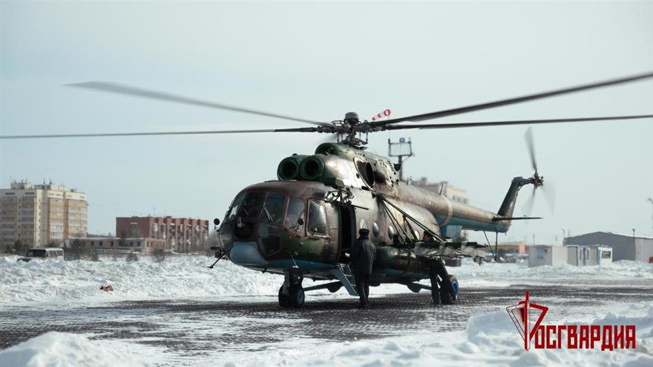 В Уральском округе Росгвардии летчики отдельной авиационной эскадрильи выполнили учебно-тренировочные полеты (видео)