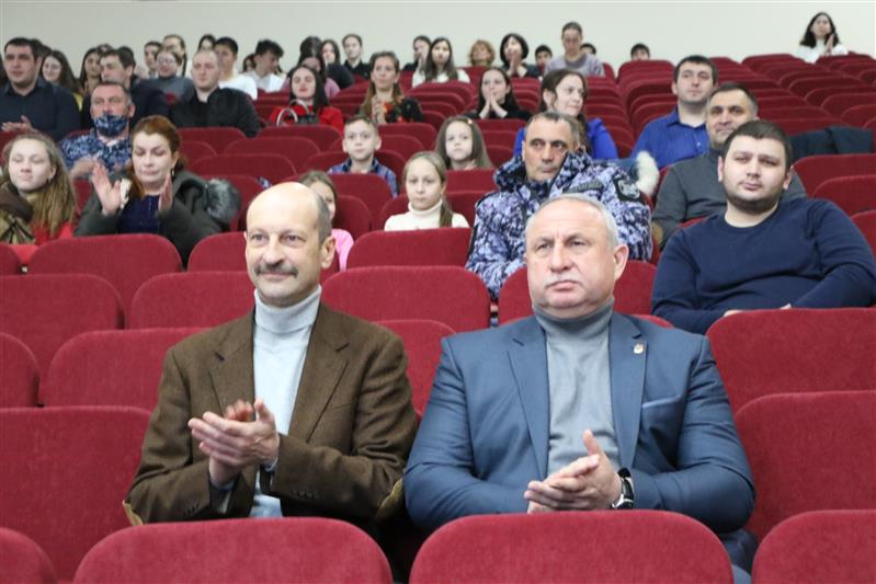 Ансамбль песни и пляски Северо-Кавказского округа Росгвардии с аншлагом выступил в Нальчике
