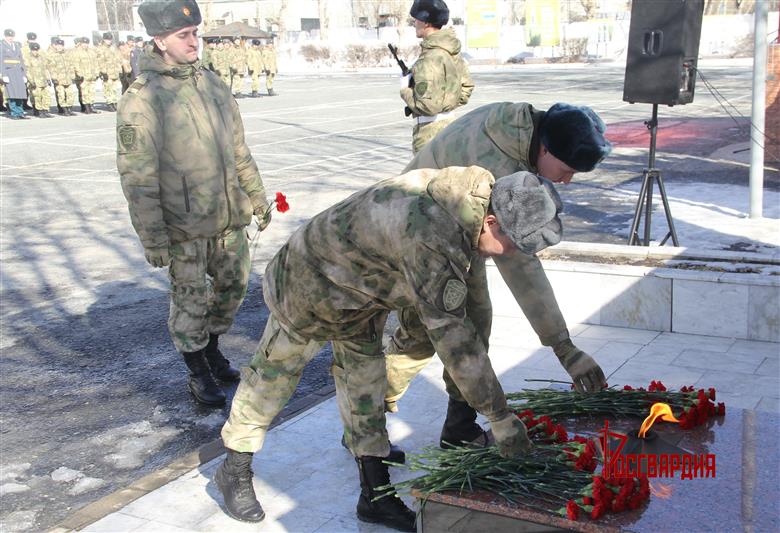 В кинологическом центре Уральского округа Росгвардии торжественно открыт мемориальный постамент павшим воинам 