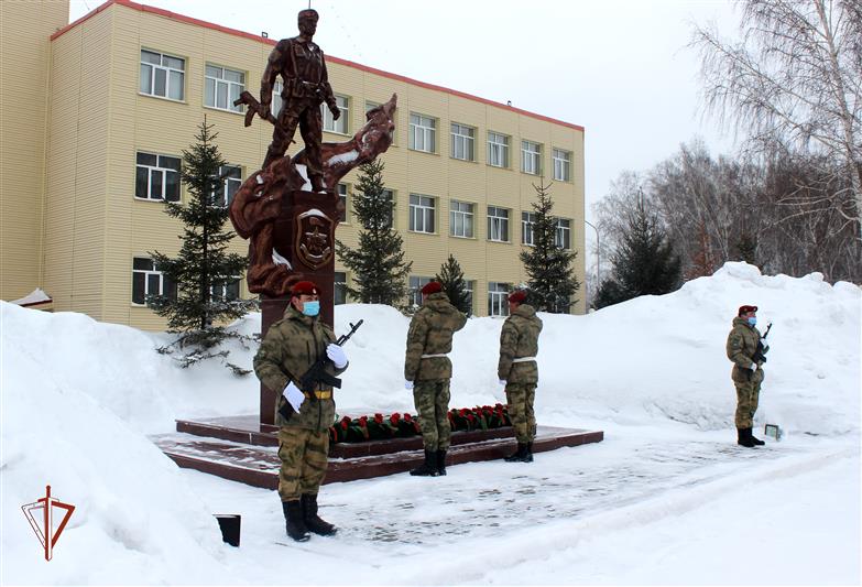 Военнослужащие отряда специального назначения «Ермак» почтили память сослуживцев, погибших при исполнении служебного долга