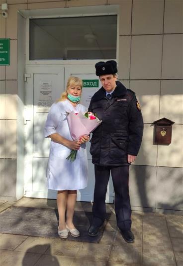 Росгвардейцы  поздравили с Днём рождения вдову сотрудника, погибшего при исполнении служебного долга