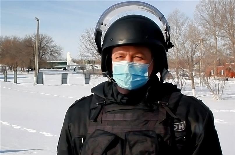 В Оренбуржье специалисты группы разминирования ОМОН Росгвардии уничтожили взрывоопасные предметы (видео)